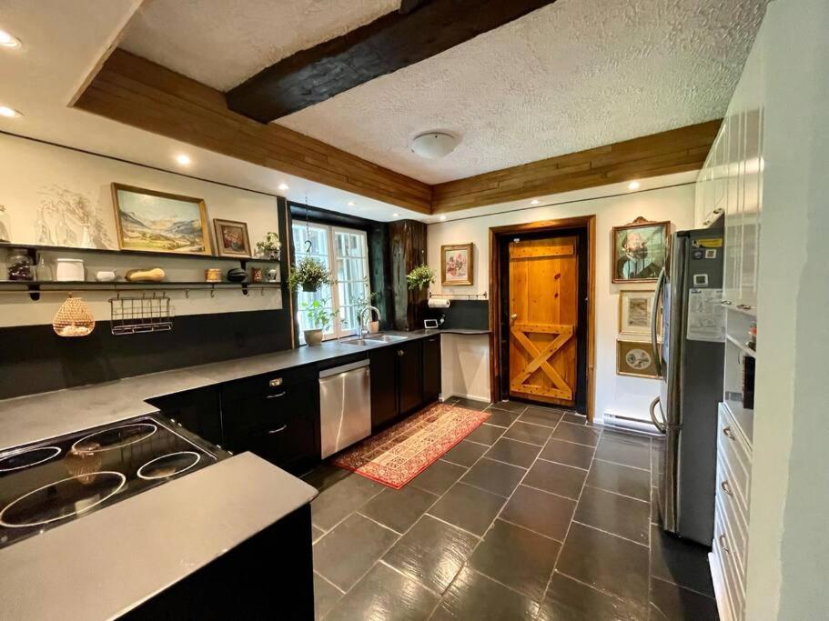 Nature Retreat w/ Sunroom Gazebo