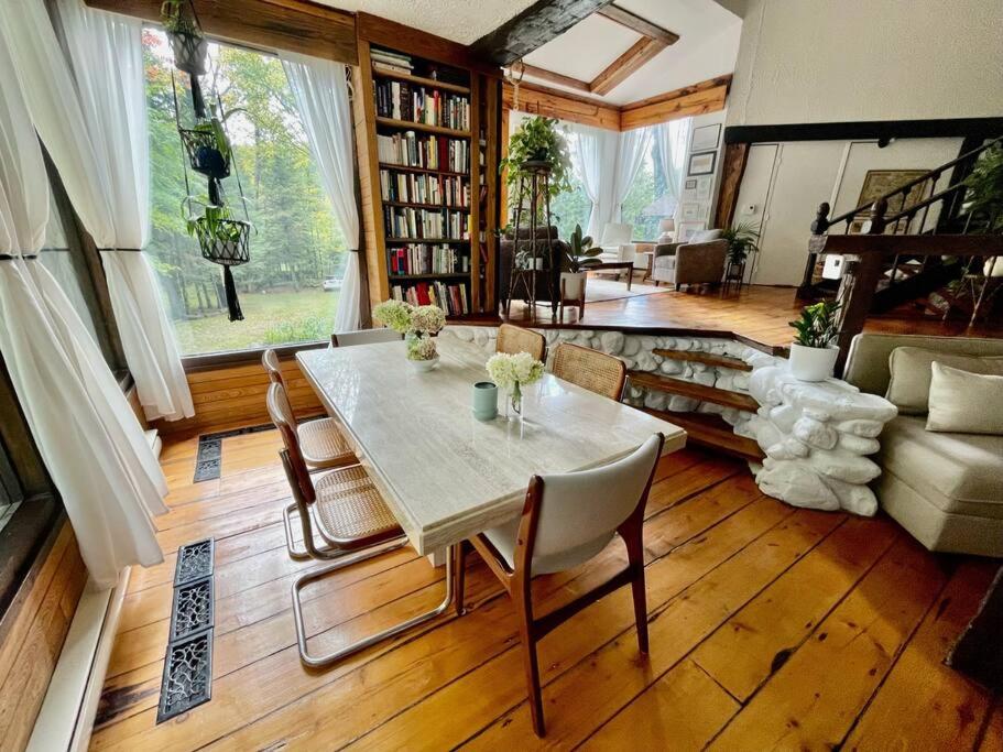 Nature Retreat w/ Sunroom Gazebo