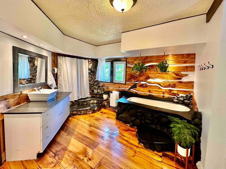 Nature Retreat w/ Sunroom Gazebo