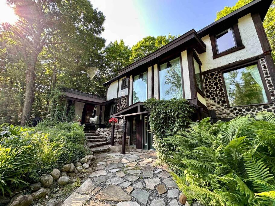 Nature Retreat w/ Sunroom Gazebo