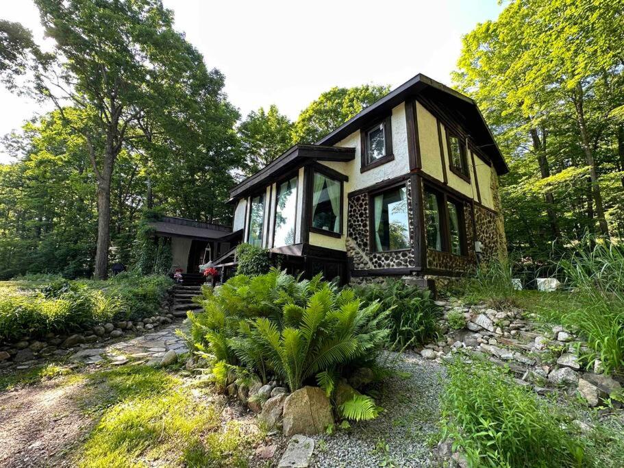 Nature Retreat w/ Sunroom Gazebo