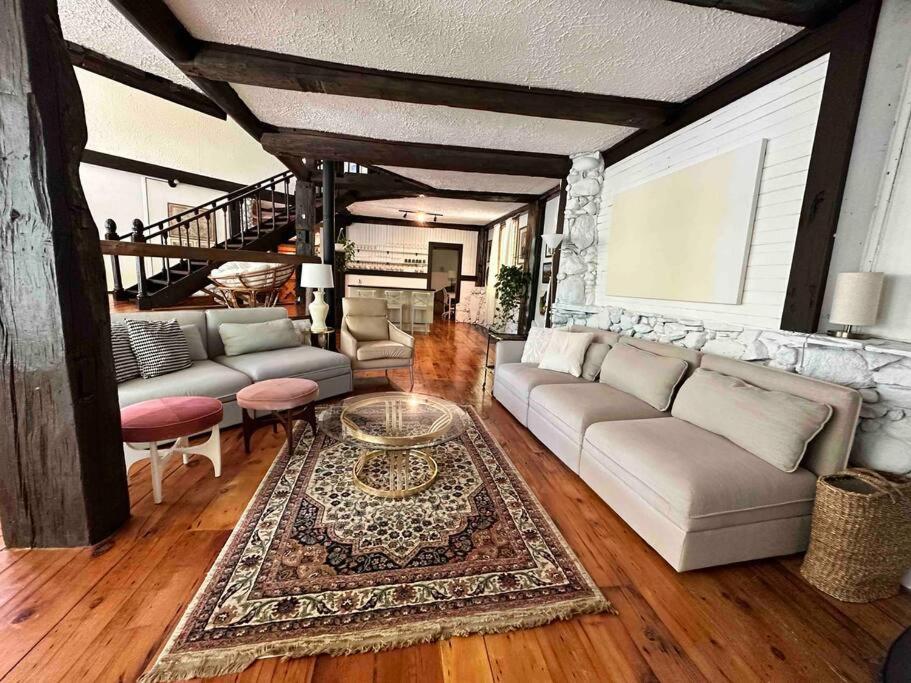 Nature Retreat w/ Sunroom Gazebo