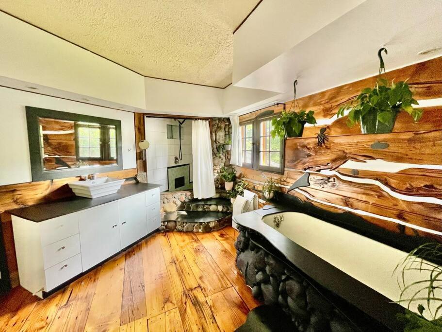 Nature Retreat w/ Sunroom Gazebo