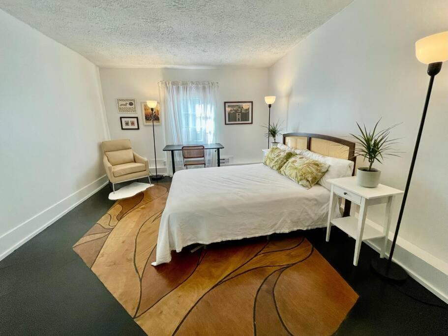 Nature Retreat w/ Sunroom Gazebo