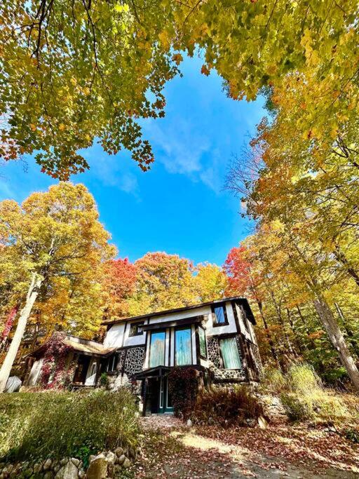 Nature Retreat w/ Sunroom Gazebo
