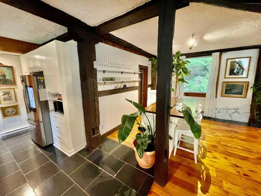Nature Retreat w/ Sunroom Gazebo