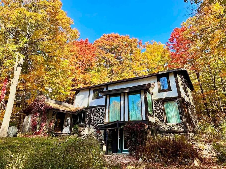 Nature Retreat w/ Sunroom Gazebo