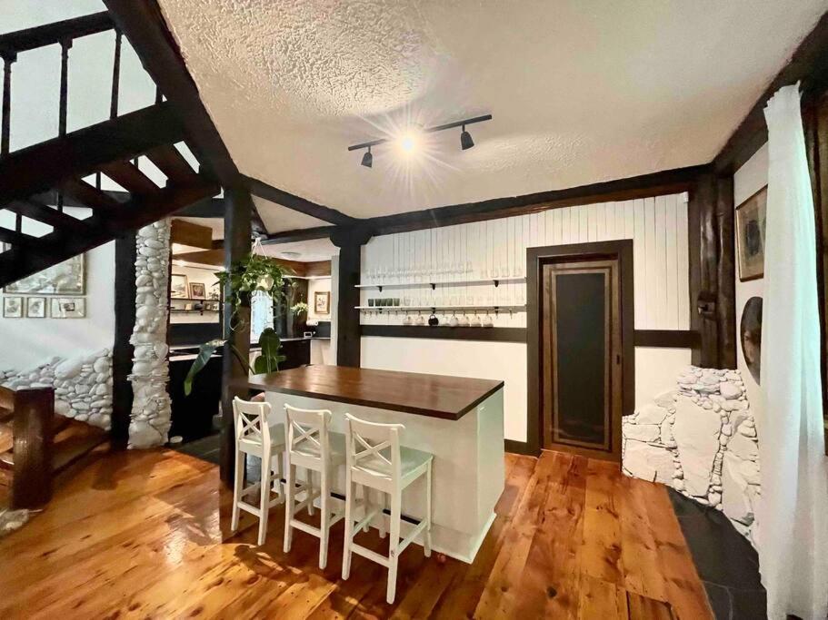 Nature Retreat w/ Sunroom Gazebo