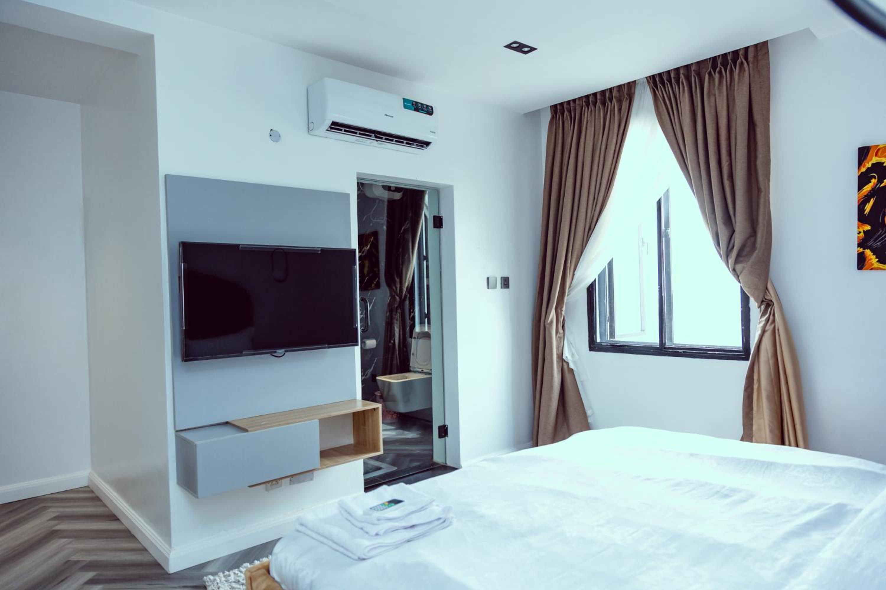 Mayfair Parklane Suite view 5