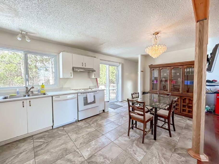 Spacious 5BR home. Close to everything!