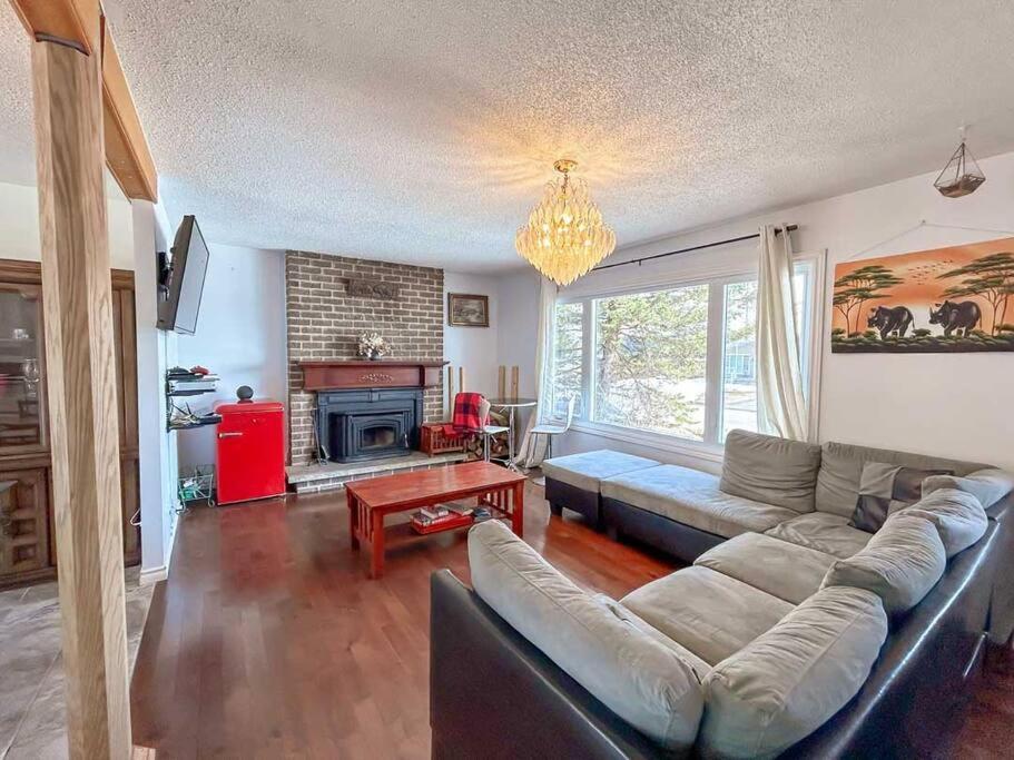 Spacious 5BR home. Close to everything!