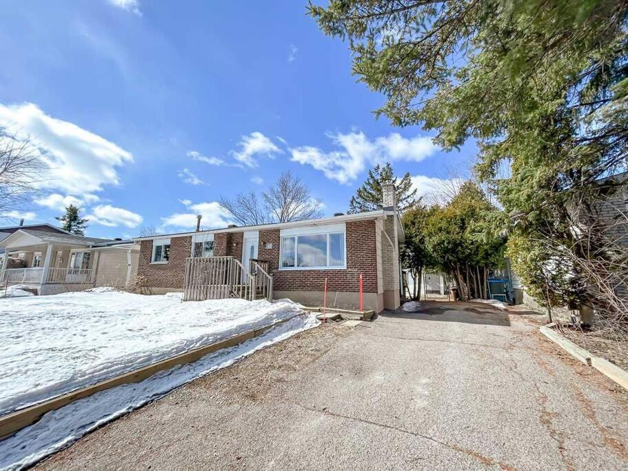 Spacious 5BR home. Close to everything!