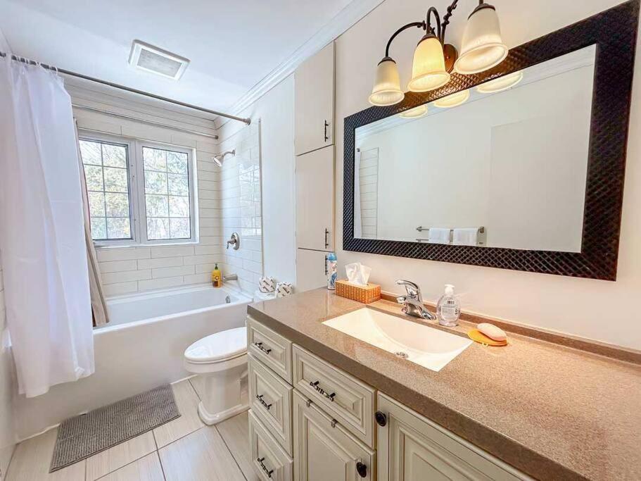 Spacious 5BR home. Close to everything!