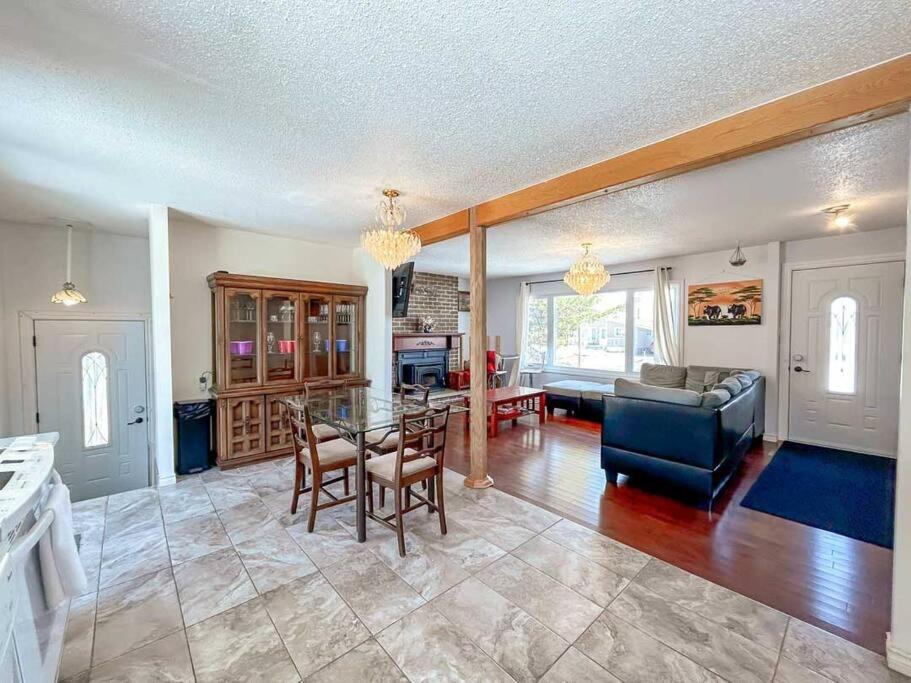 Spacious 5BR home. Close to everything!