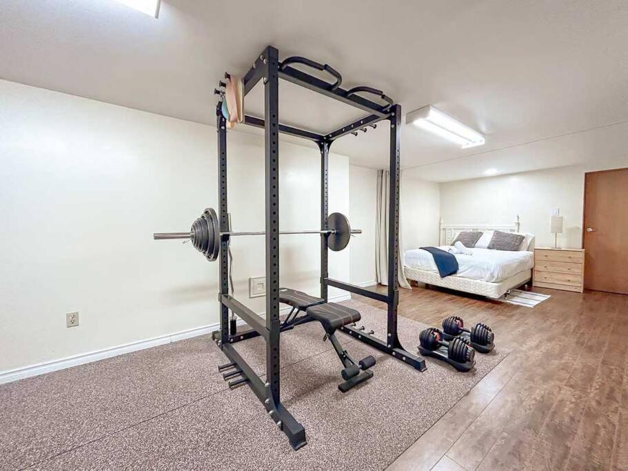 Spacious 5BR home. Close to everything!