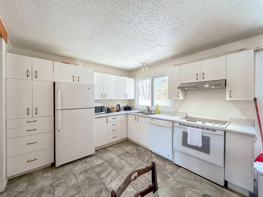 Spacious 5BR home. Close to everything!