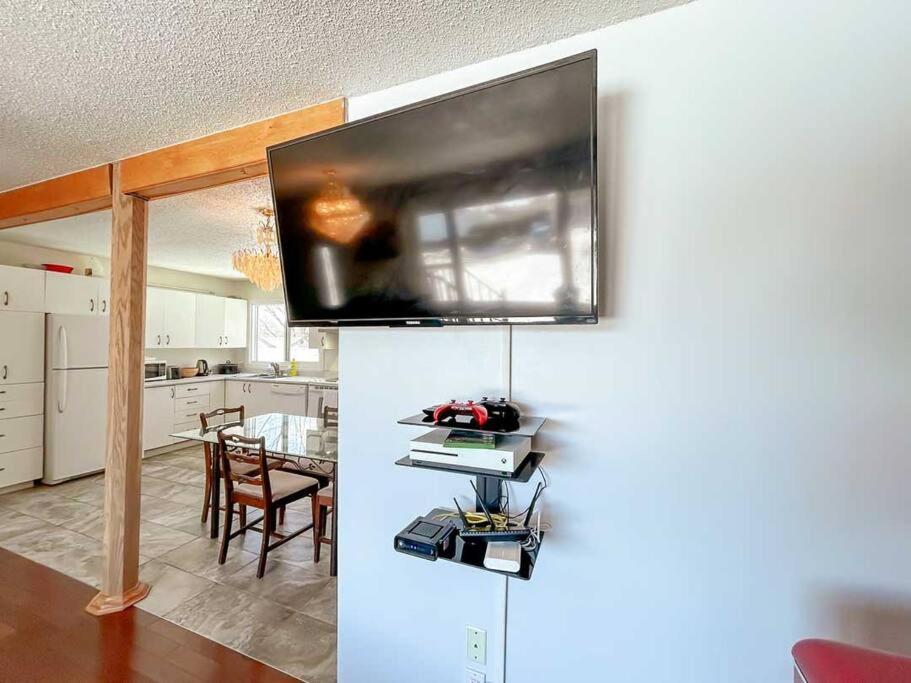 Spacious 5BR home. Close to everything!