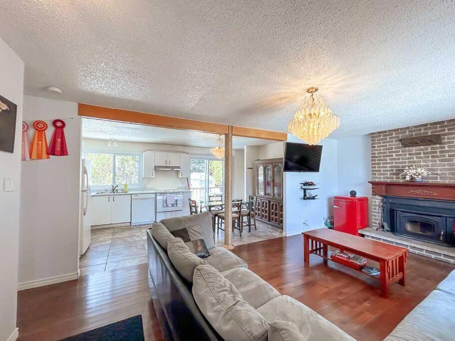Spacious 5BR home. Close to everything!