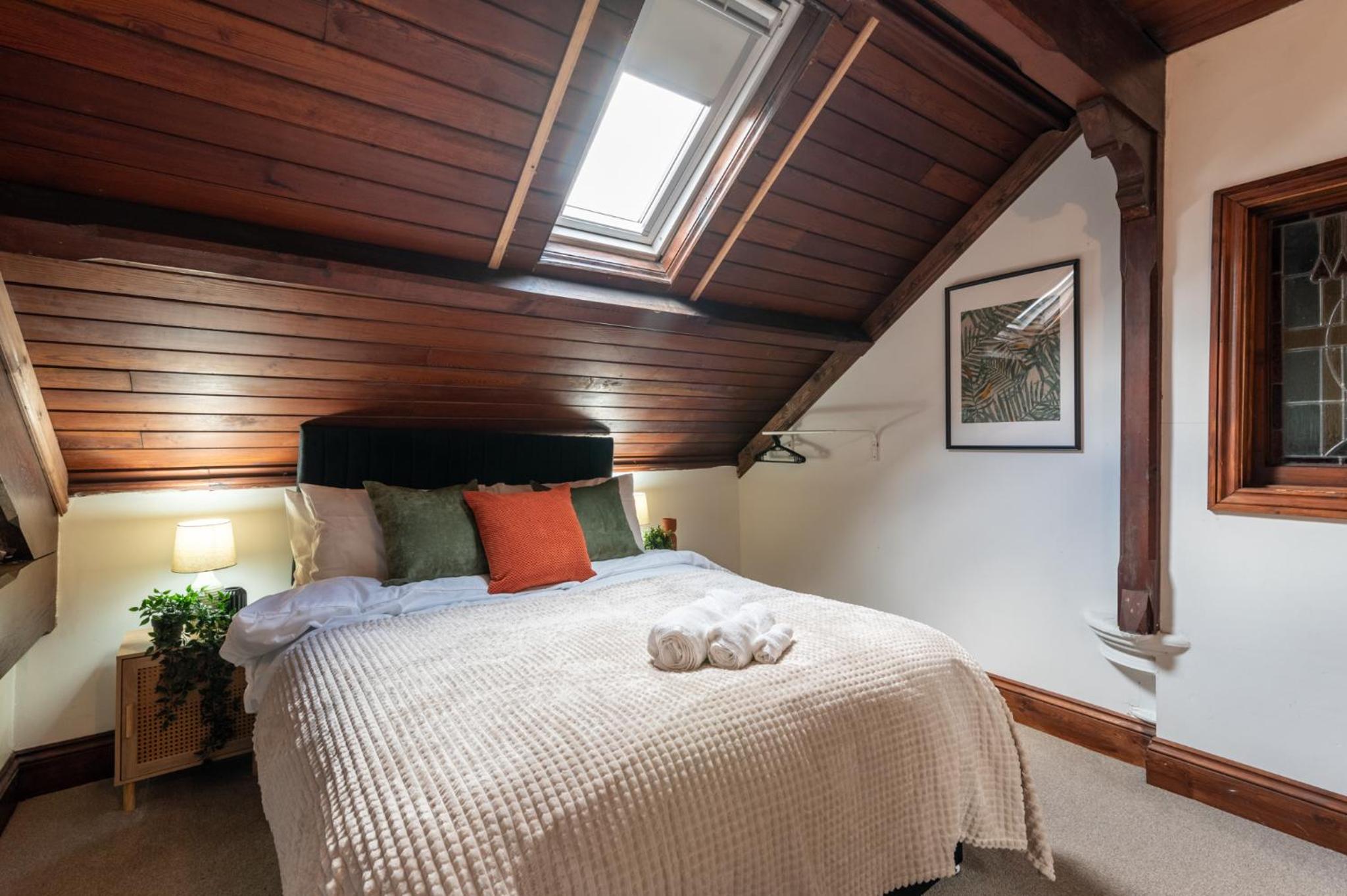 5BR Converted Church - Parking - Pool Table - WiFi view 5