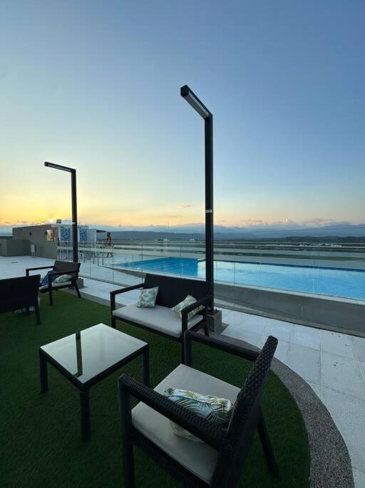 Apartamento Moderno Con Excelente Vista, Piscina, excepto los lunes por mantenimiento y Parqueadero privado, ubicado en Neiva