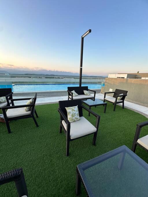 Apartamento Moderno Con Excelente Vista, Piscina, excepto los lunes por mantenimiento y Parqueadero privado, ubicado en Neiva