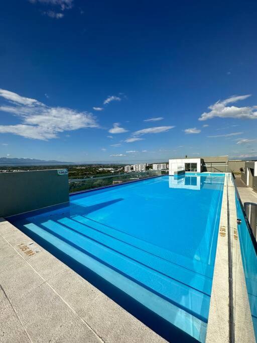 Apartamento Moderno Con Excelente Vista, Piscina, excepto los lunes por mantenimiento y Parqueadero privado, ubicado en Neiva