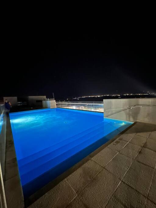Apartamento Moderno Con Excelente Vista, Piscina, excepto los lunes por mantenimiento y Parqueadero privado, ubicado en Neiva