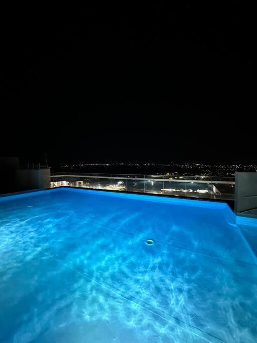 Apartamento Moderno Con Excelente Vista, Piscina, excepto los lunes por mantenimiento y Parqueadero privado, ubicado en Neiva