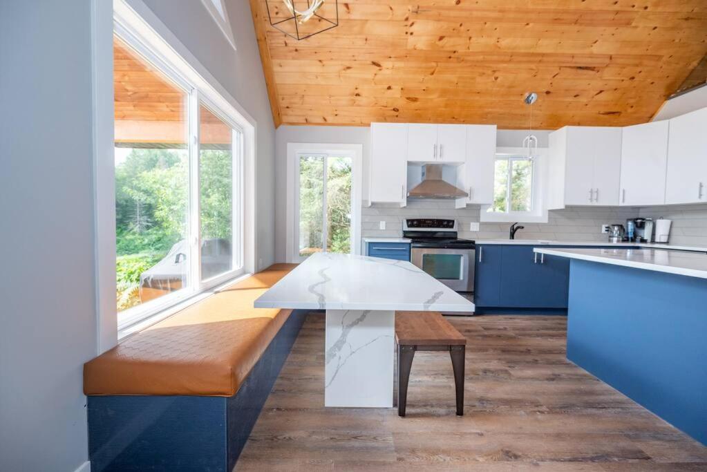 Riverside Retreat: Maazah Cottage