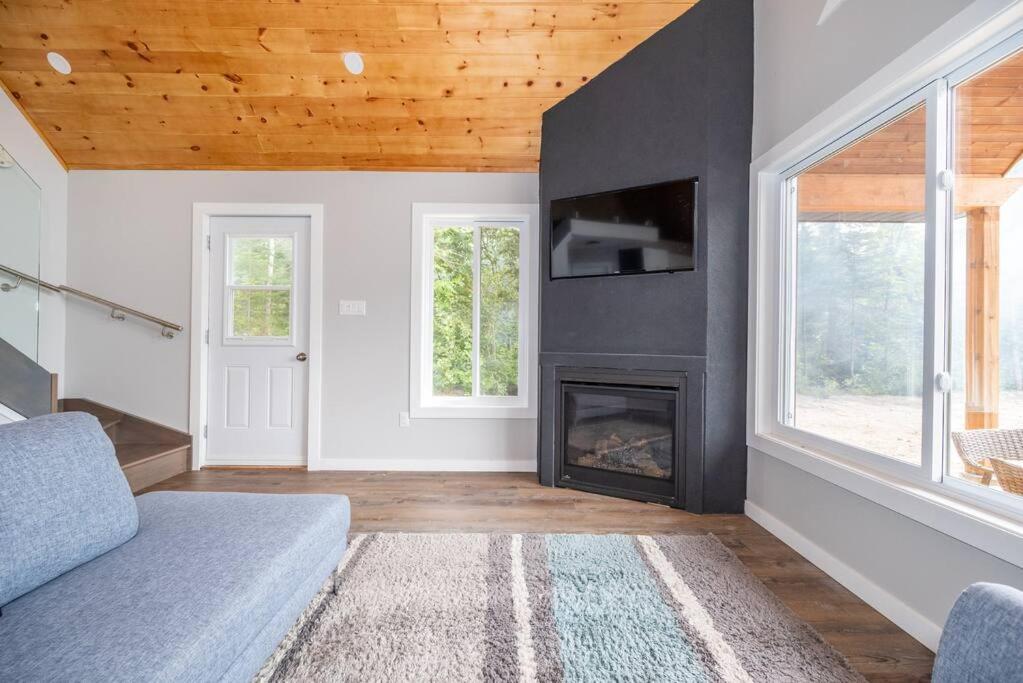 Riverside Retreat: Maazah Cottage