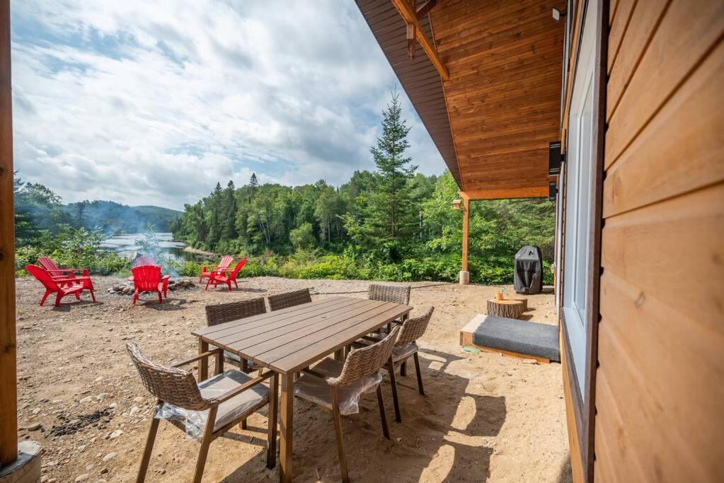 Riverside Retreat: Maazah Cottage