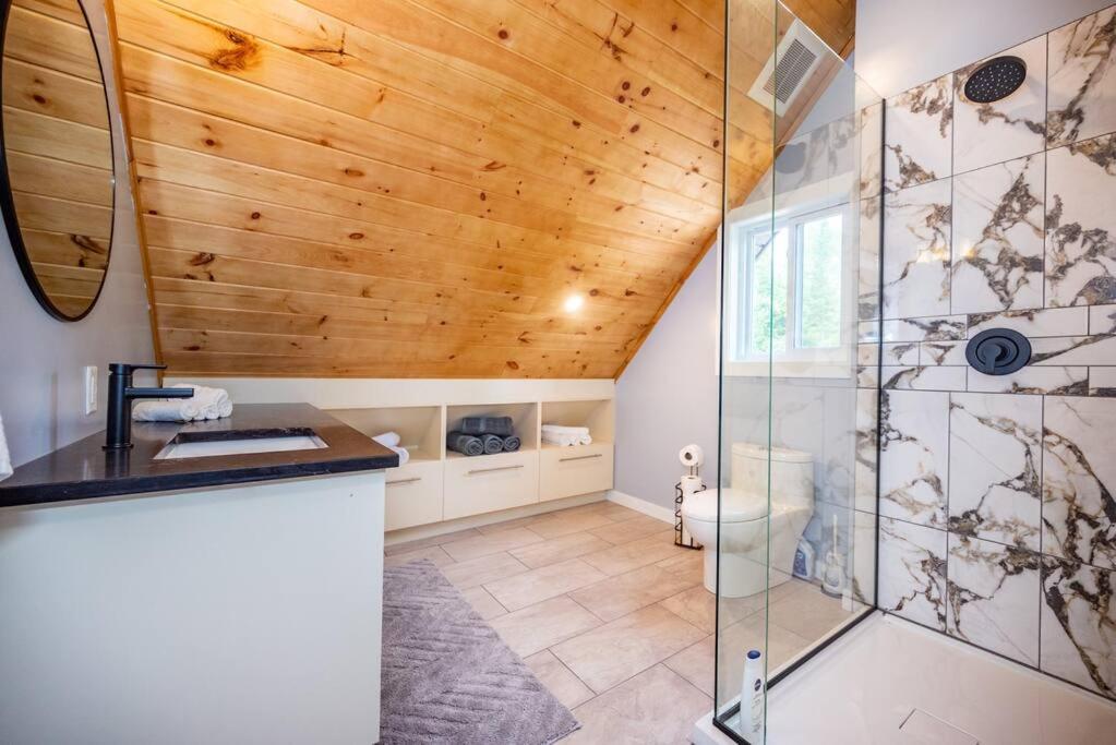 Riverside Retreat: Maazah Cottage