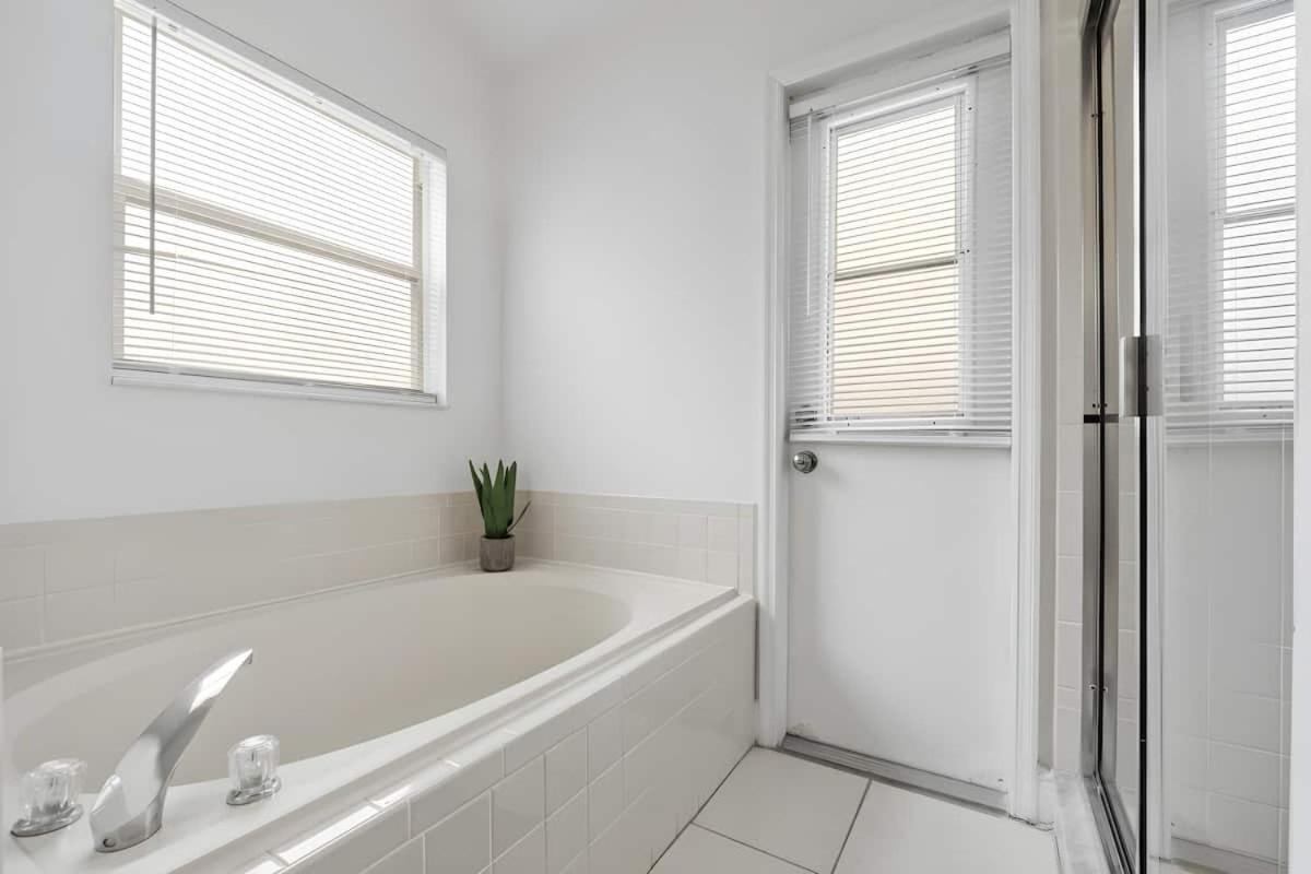 Sunshine Retreat: Villa W /Pool & close to Disney view 3