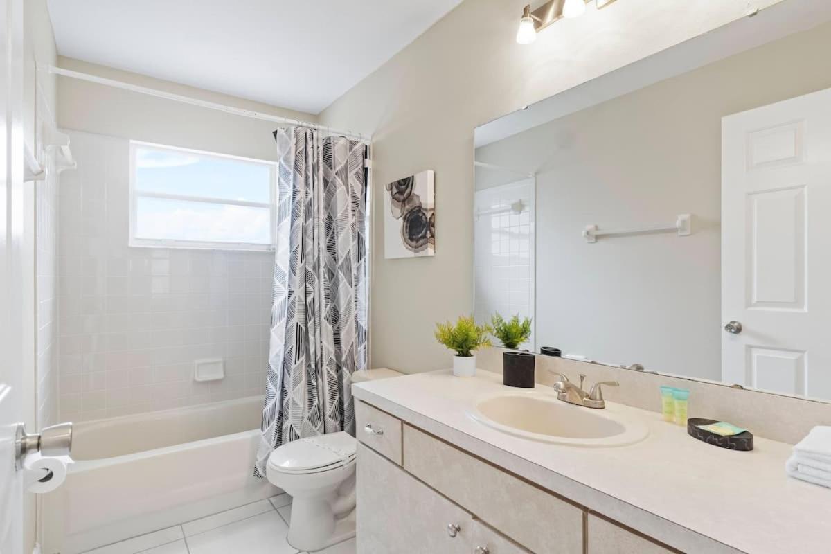 Sunshine Retreat: Villa W /Pool & close to Disney view 4