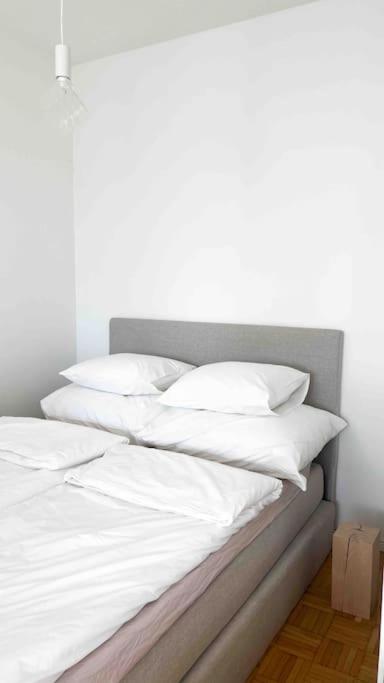 Riverside Studio with Terrace and Free Parking