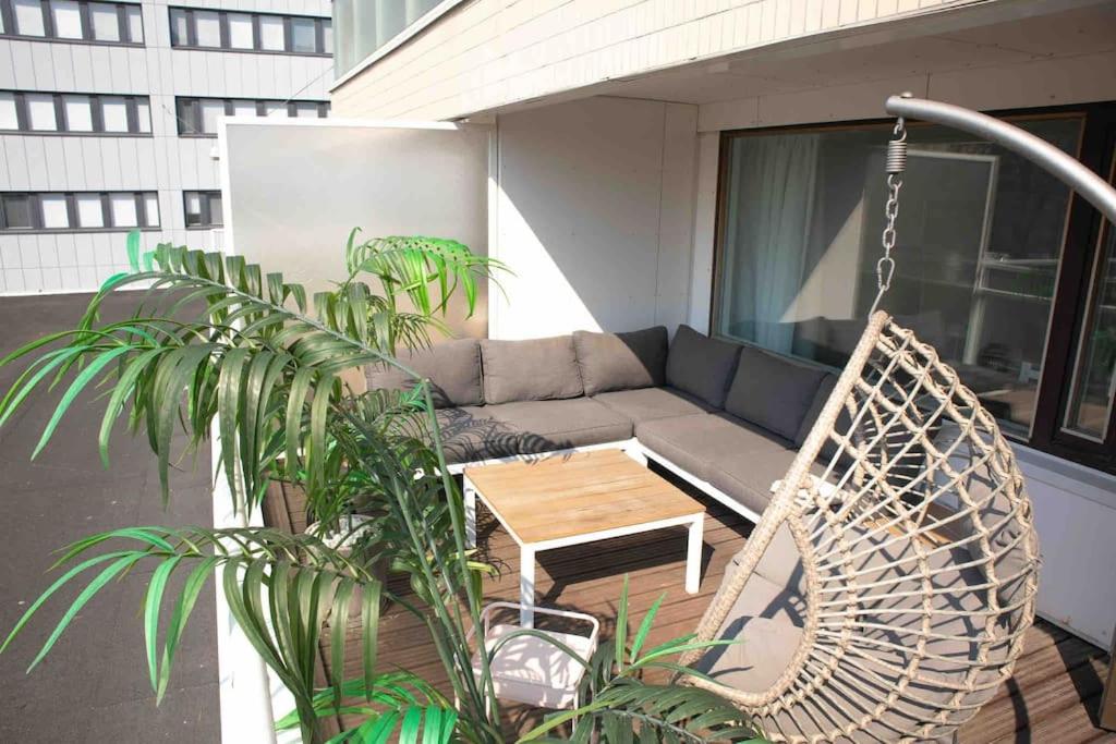 Riverside Studio with Terrace and Free Parking