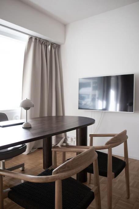 Riverside Studio with Terrace and Free Parking