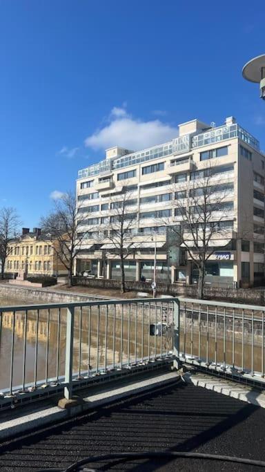Riverside Studio with Terrace and Free Parking