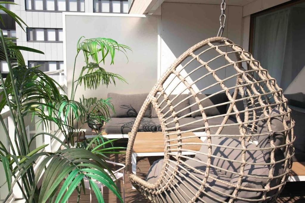 Riverside Studio with Terrace and Free Parking