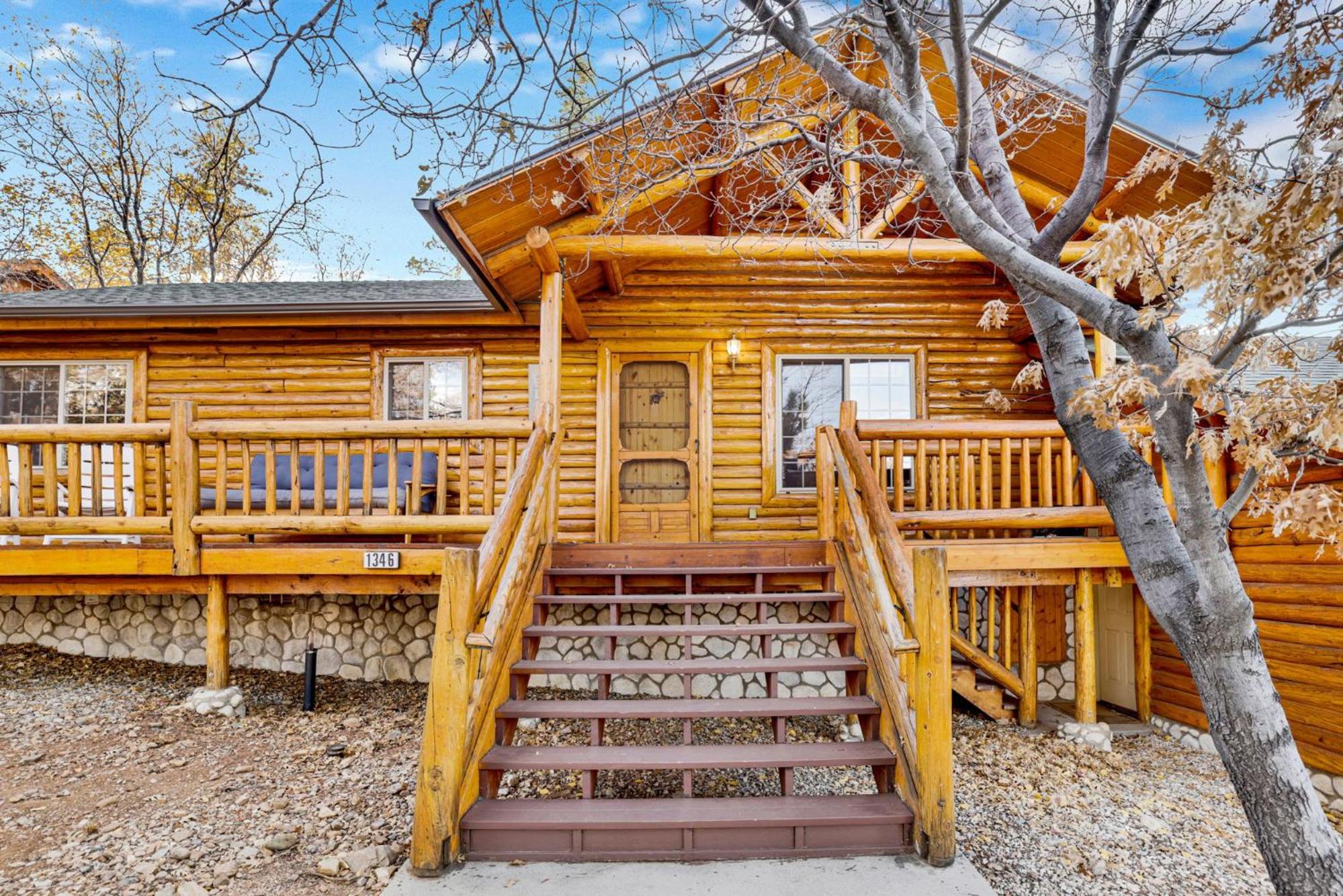 Crescenta pines log cabin #2346 view 2