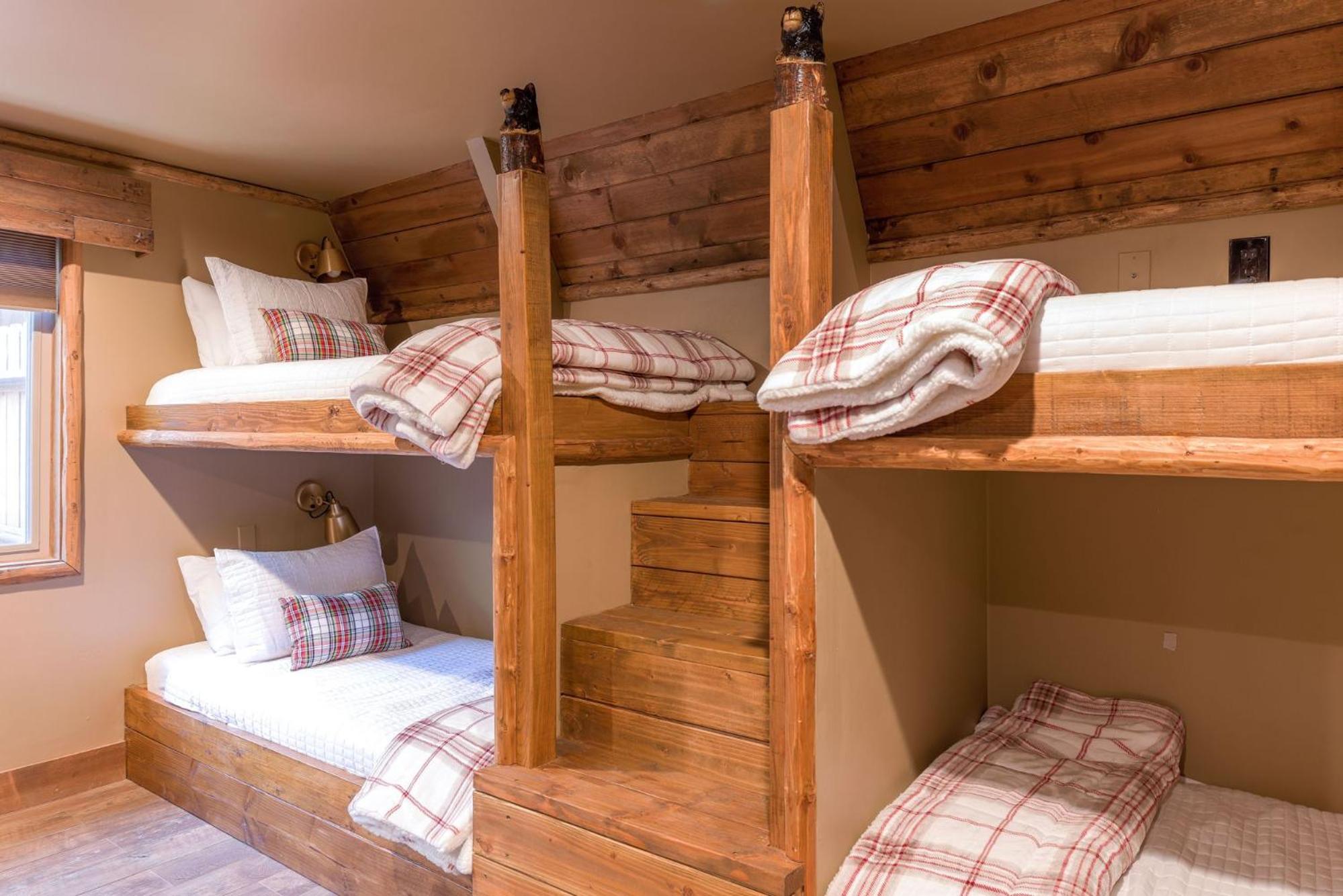 Big bear den #2152