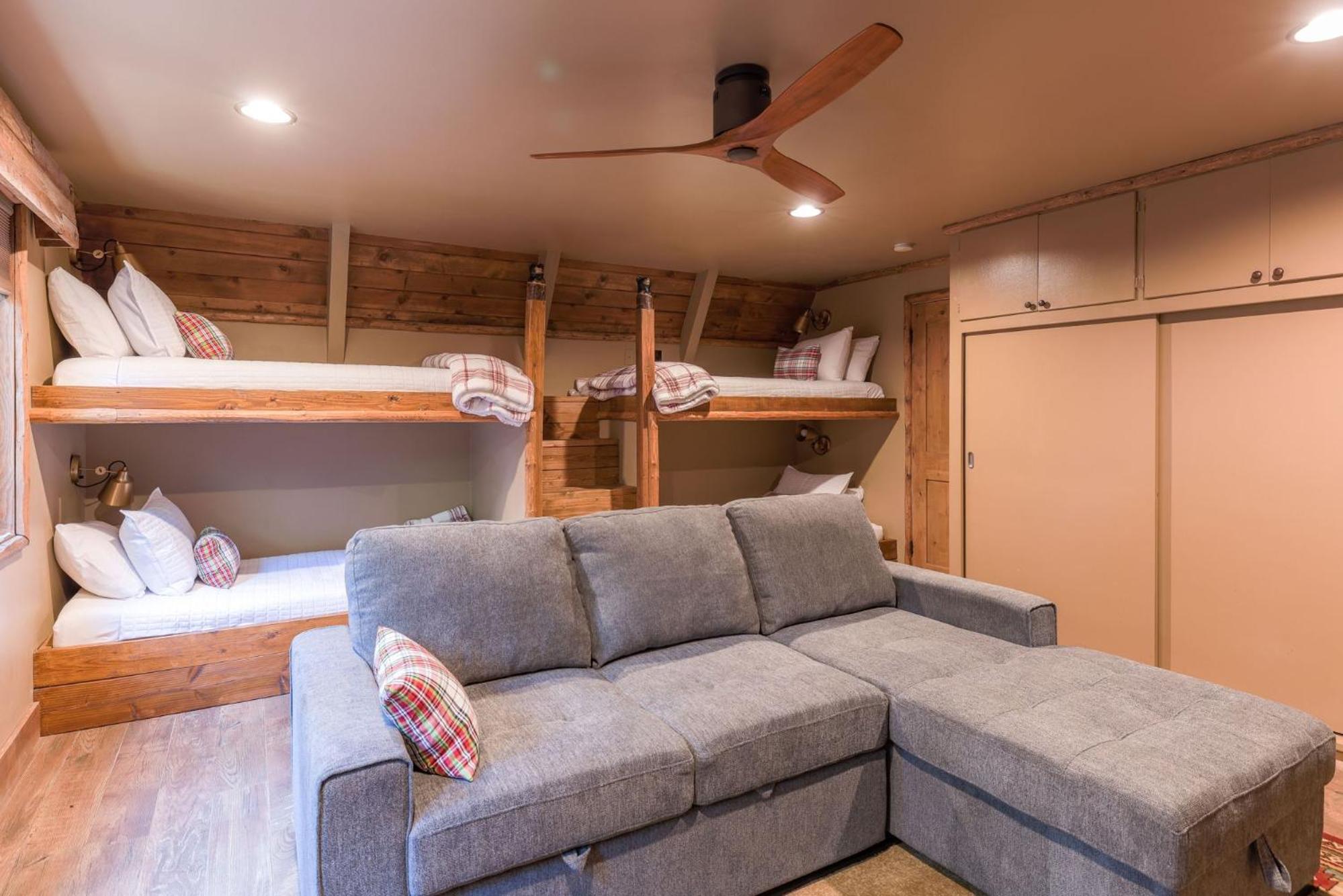 Big bear den #2152