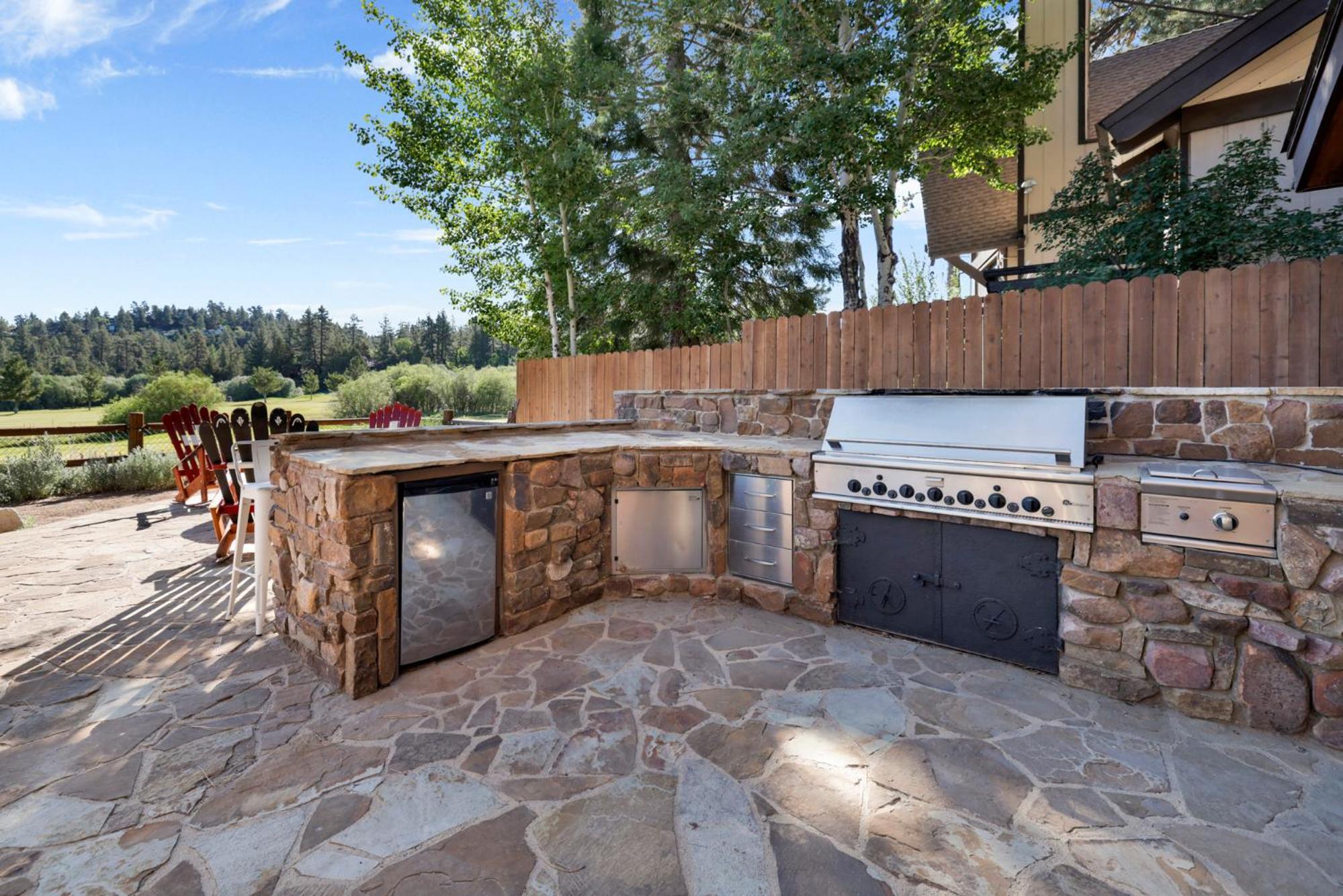 Big bear den #2152