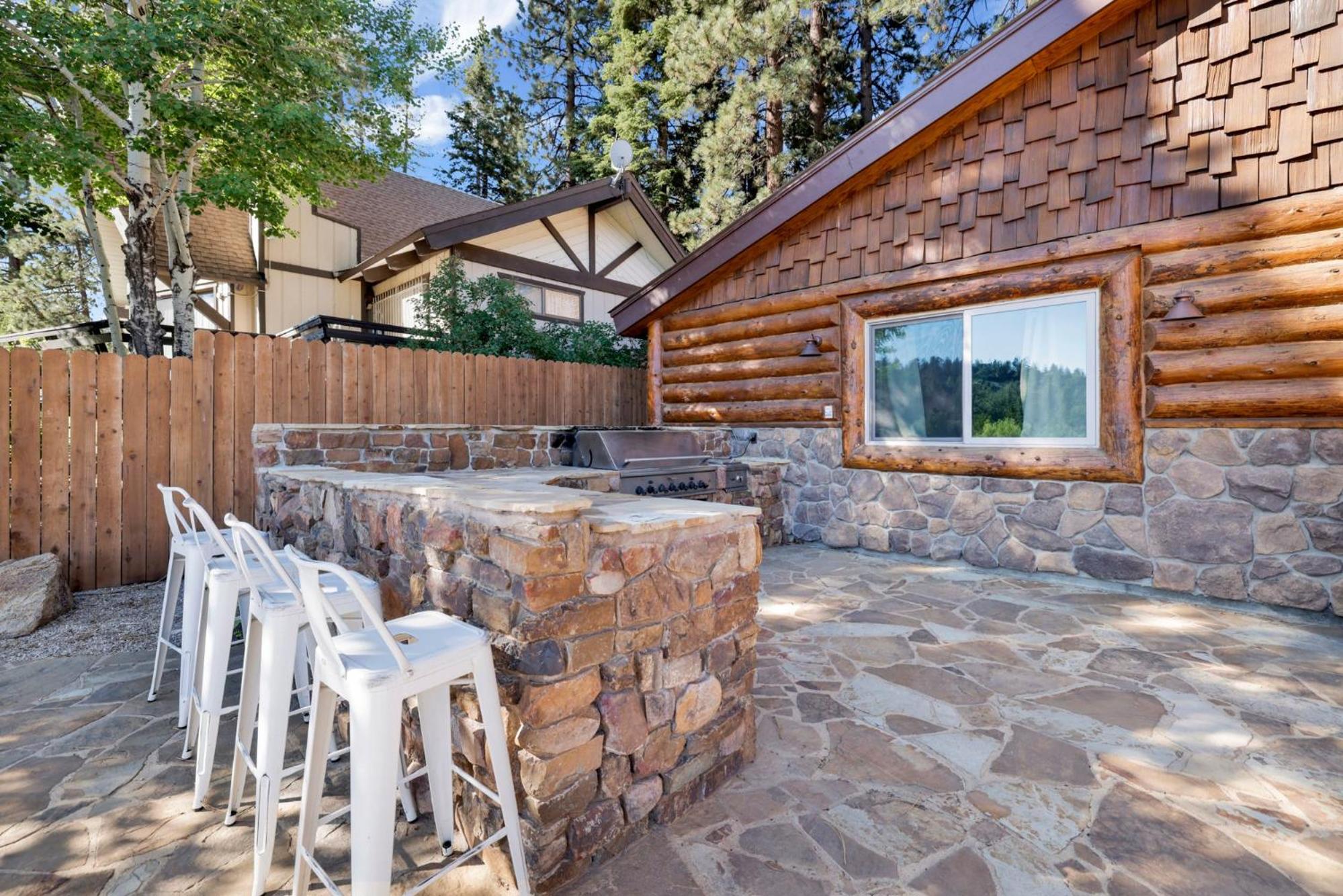 Big bear den #2152