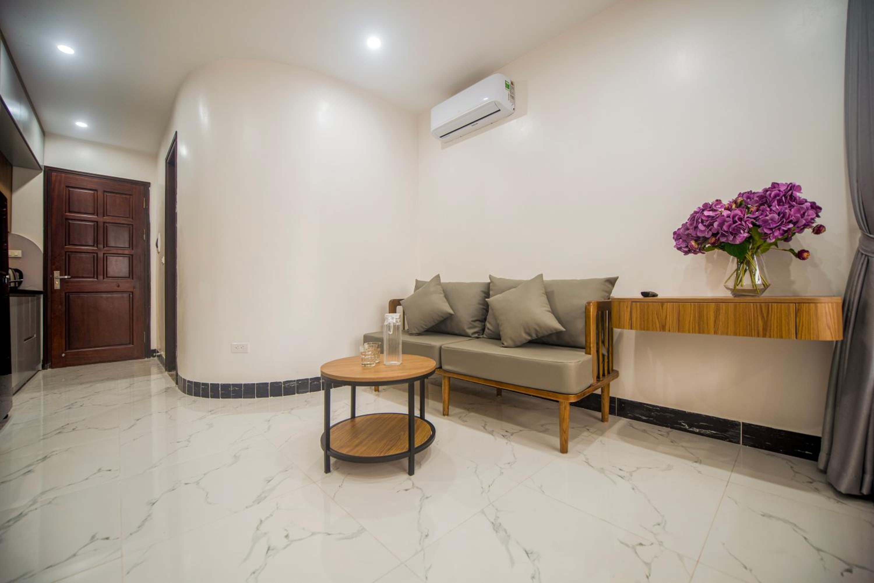 Lily Home - Confetti Apartment Nguyễn Công Trứ