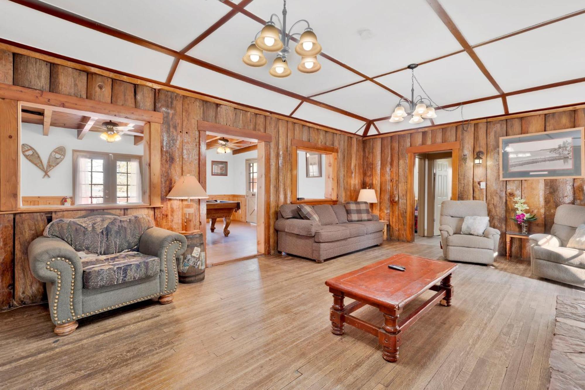 Lodge house #100