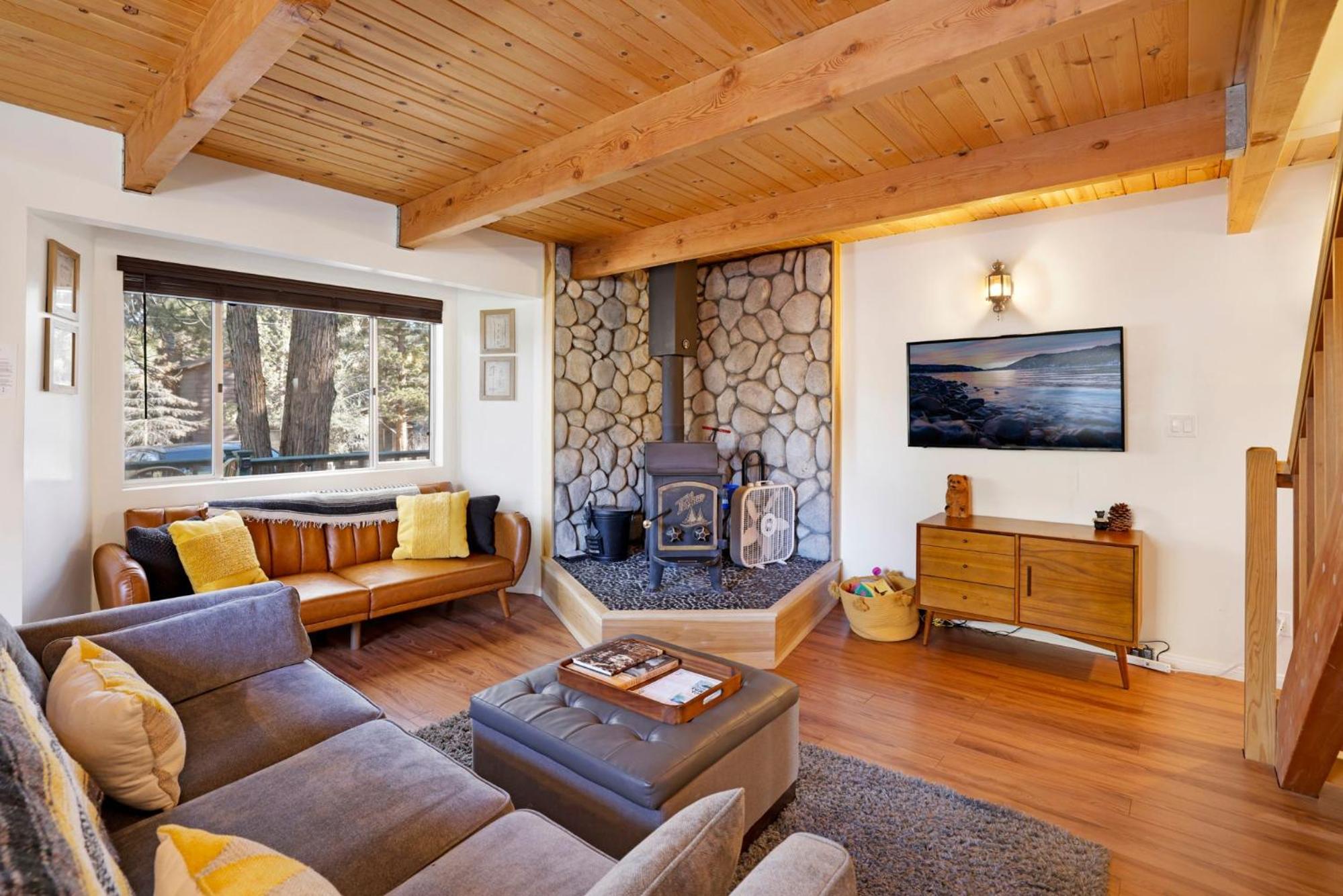 Cedar chalet #1980 view 3