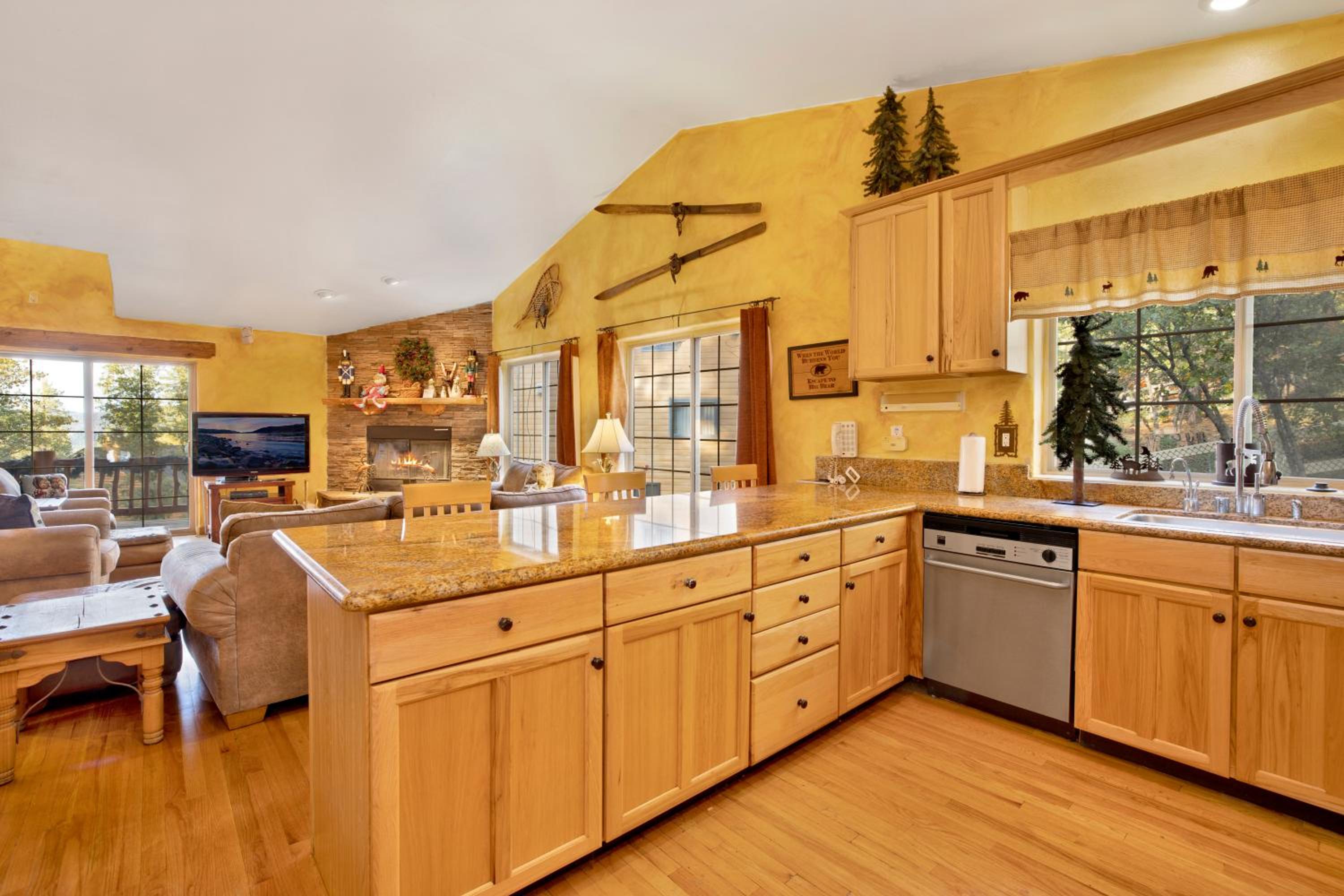 Big Bear Lake Vacations - Bear creek lodge 735 - Property Image 11