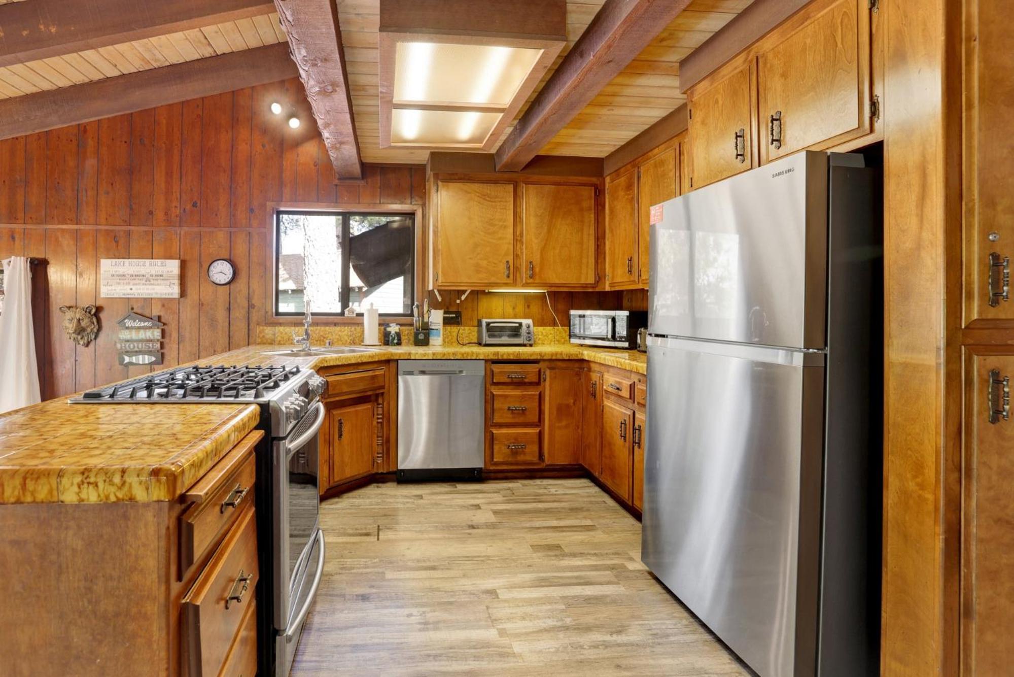 Lakeview fishing house #121 view 5