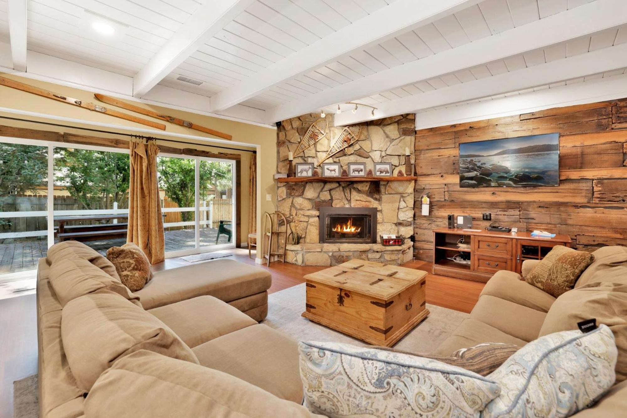 Cozy up to summit #1651 view 3